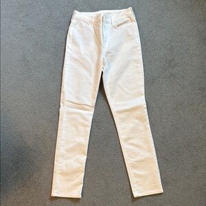 Old Navy High-Rise WOW Straight White Women's Jeans. NWOT